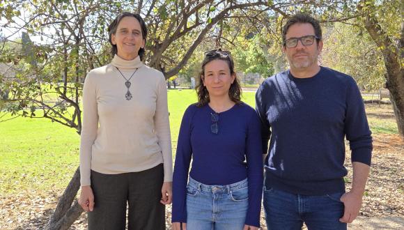 משמאל: פרופ' נגה קרונפלד שור, הגר ורדי נעים ופרופ' יריב ויין משמאל: פרופ' נגה קרונפלד שור, הגר ורדי נעים ופרופ' יריב ויין
