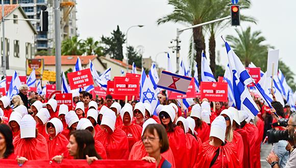 המהפכה המשפטית יוצרת אצל מתנגדיה תחושה של לחץ אקוטי המאפיין אנשים שעברו טראומה המהפכה המשפטית יוצרת אצל מתנגדיה תחושה של לחץ אקוטי המאפיין אנשים שעברו טראומה